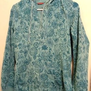 Long sleeve tee shirt w hood